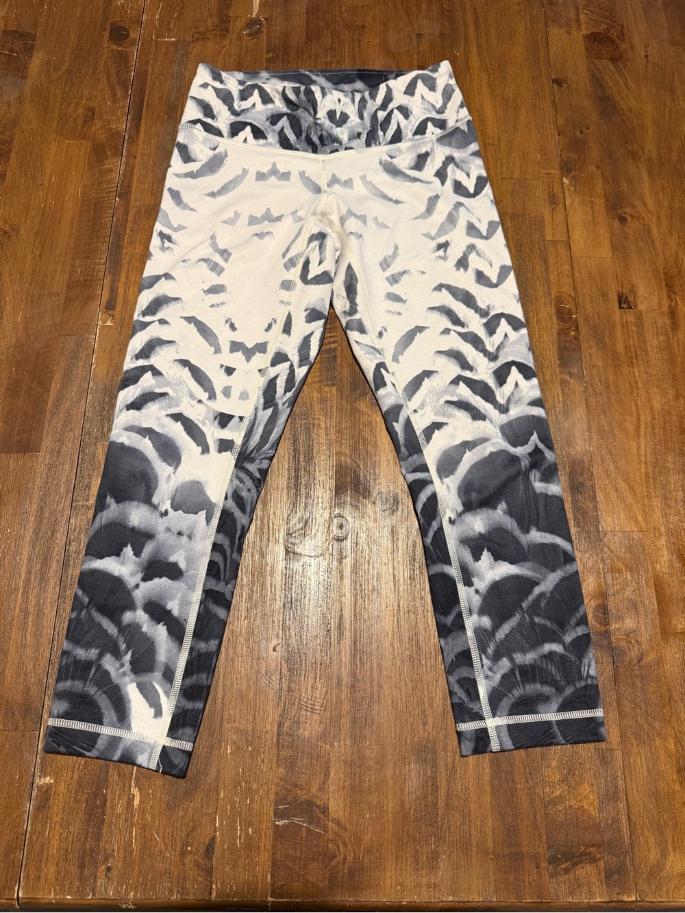 Lululemon White and Black Patterned Crop Leggings